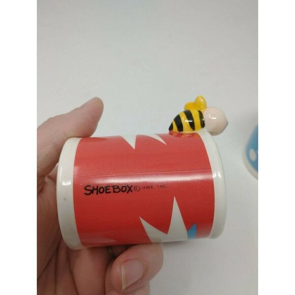 Shoebox Bee Salt And Pepper Shaker Set Great Table - Picture 3 of 8